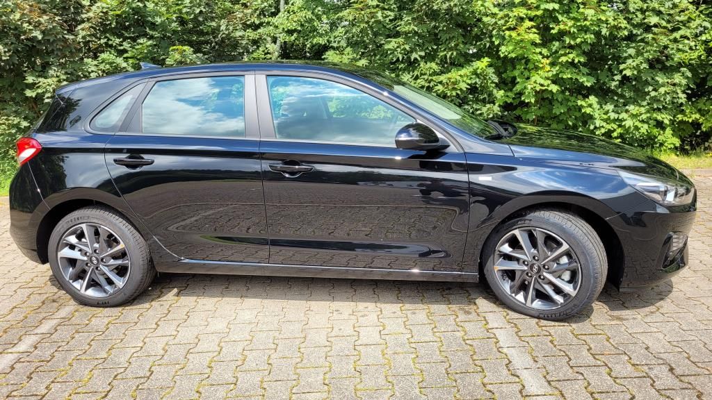 Autohaus Zimpel -  Hyundai i30 5-Türer 120PS Trend Navi+Komfortpaket+NSW - Bild 3