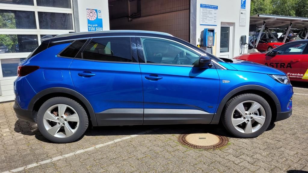 Autohaus Zimpel -  Opel Grandland 1.6T Plug-In 300PS Allrad+Navi+Sitzhzg - Bild 3