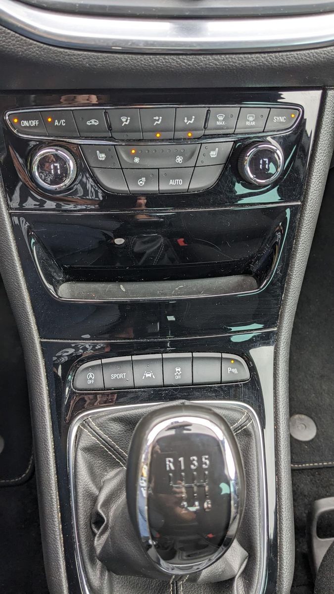 Autohaus Zimpel & Franke -  Opel ASTRA 5-TÜRER DYNAMIC 1.4 Sitz Lenkradheiz 18 Zo - Bild 11