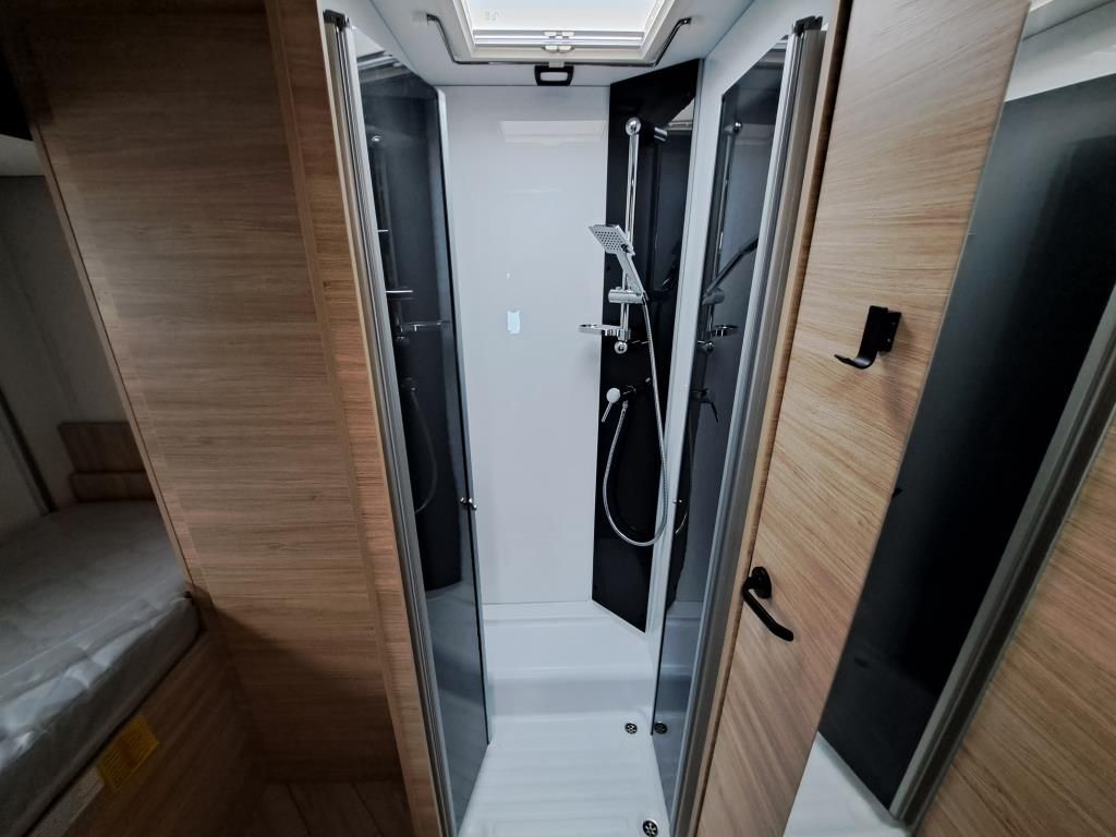 Autohaus Zimpel -  Challenger 380 Familiengrundriss Markise+Solar - Bild 11