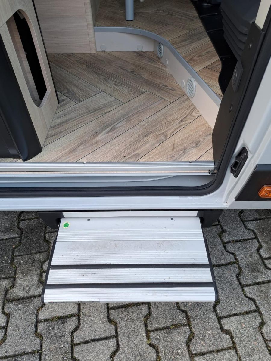 Autohaus Zimpel & Franke -  Challenger V217 Sport wenig km +Markise+Solar+Fahrradträger - Bild 5