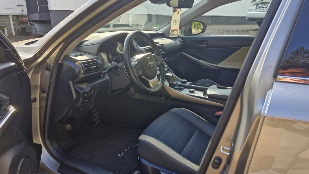 Autohaus Zimpel -  Lexus IS300H 2.5 Hybrid Klimaautomatik+Sitzheizung - Bild 10