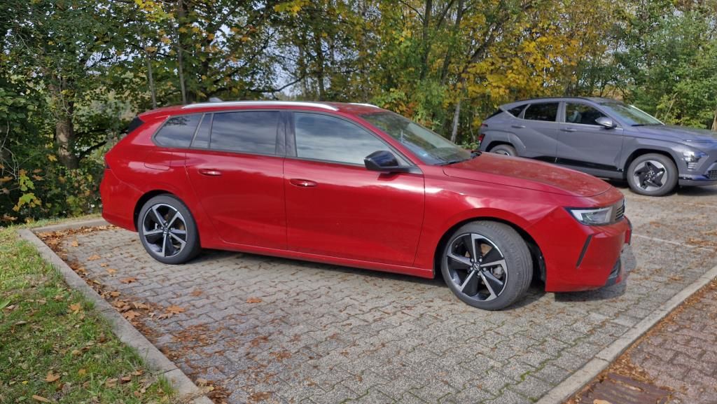 Autohaus Zimpel - Opel Astra ST 1.2T Elegance Navi+Keyless+NSW - Bild 3 Autohaus Zimpel - Opel Astra ST 1.2T Elegance Navi+Keyless+NSW - Bild 3